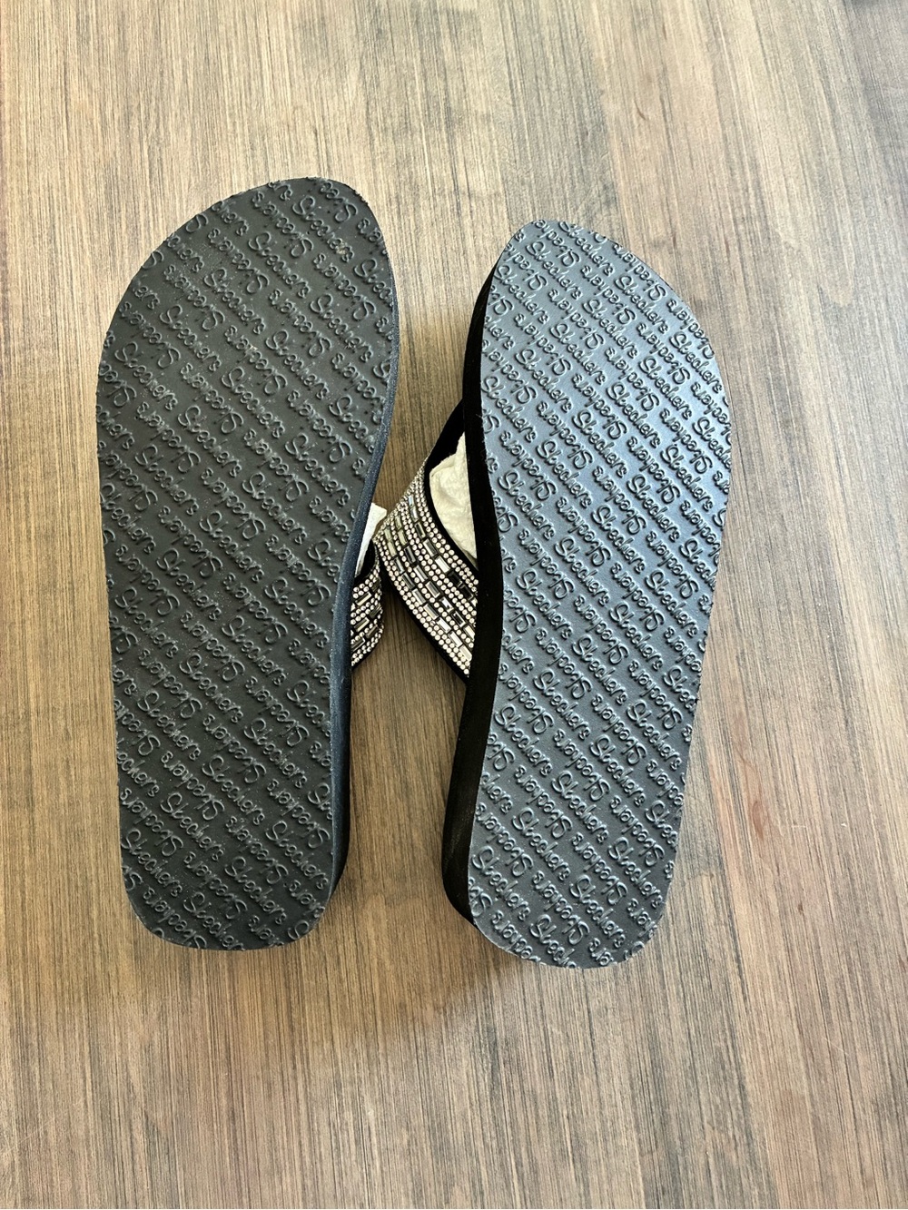Skechers Black Thong Sandals with Silver Beaded Accent - Picture 5 of 5